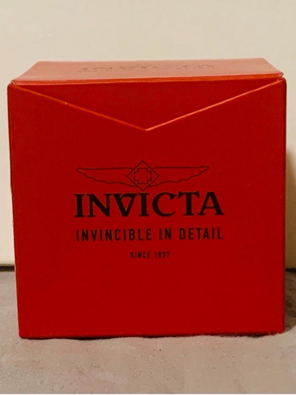 INVICTA Watch Gift Box in Red